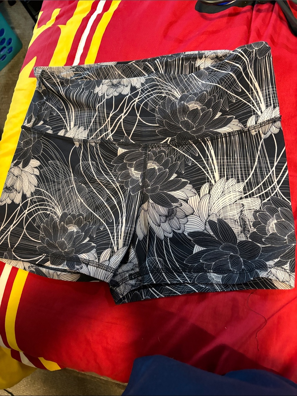 Black & White Floral Women’s Performance Shorts by Joy Lab XL good condition